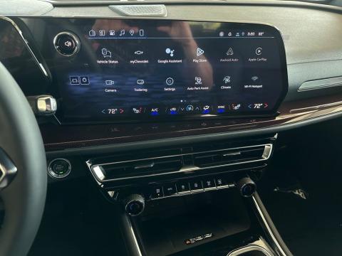 New Sterling Gray Metallic 2026 Chevrolet Traverse Z71 AWD - photo 24 - Stock #260788