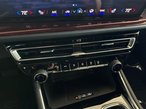 New Sterling Gray Metallic 2026 Chevrolet Traverse Z71 AWD - photo 25 - Stock #260788