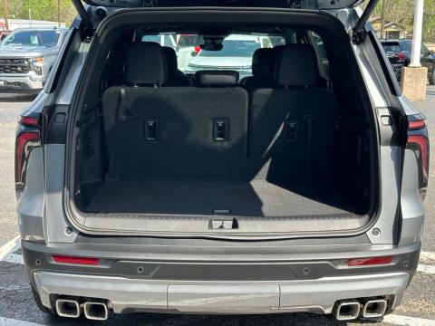 New Sterling Gray Metallic 2026 Chevrolet Traverse Z71 AWD - photo 8 - Stock #260788