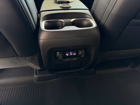 New Sterling Gray Metallic 2026 Chevrolet Traverse Z71 AWD - photo 23 - Stock #261242