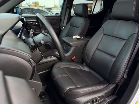 Pre-Owned Summit White 2023 Chevrolet Traverse RS AWD - photo 16 - Stock #261157A