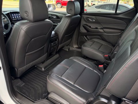 Pre-Owned Summit White 2023 Chevrolet Traverse RS AWD - photo 18 - Stock #261157A