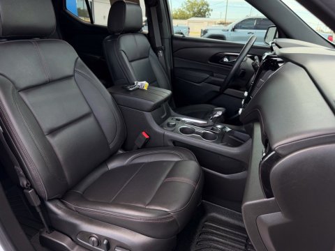 Pre-Owned Summit White 2023 Chevrolet Traverse RS AWD - photo 20 - Stock #261157A