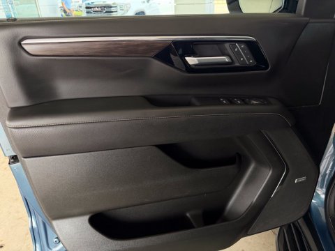 Pre-Owned Lakeshore Blue Metallic 2025 Chevrolet Suburban Premier RWD - photo 13 - Stock #A1100