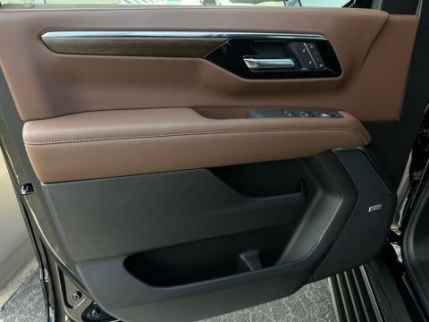 New Black 2026 Chevrolet Suburban High Country RWD - photo 11 - Stock #260526