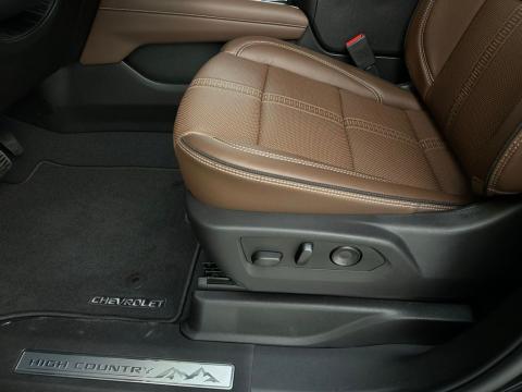 New Black 2026 Chevrolet Suburban High Country RWD - photo 12 - Stock #260526