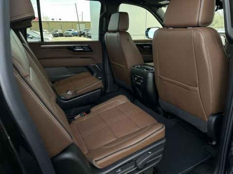 New Black 2026 Chevrolet Suburban High Country RWD - photo 18 - Stock #260526