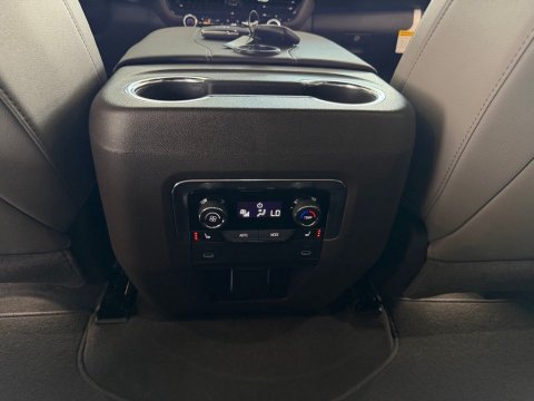 New Summit White 2026 Chevrolet Tahoe LT RWD - photo 22 - Stock #261370