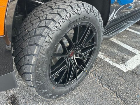 2026 Chevrolet Suburban LT - Photo 9