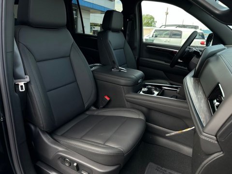 2026 Chevrolet Suburban LT - Photo 18