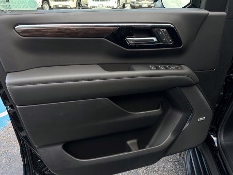 New Black 2026 Chevrolet Suburban LT 4WD - photo 14 - Stock #261085