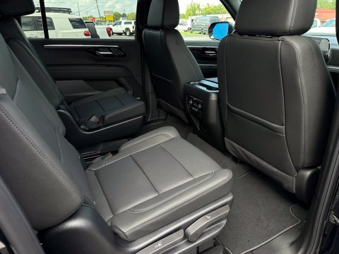 New Black 2026 Chevrolet Suburban LT 4WD - photo 21 - Stock #261085