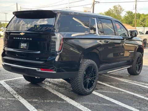 New Black 2026 Chevrolet Suburban LT 4WD - photo 8 - Stock #261085