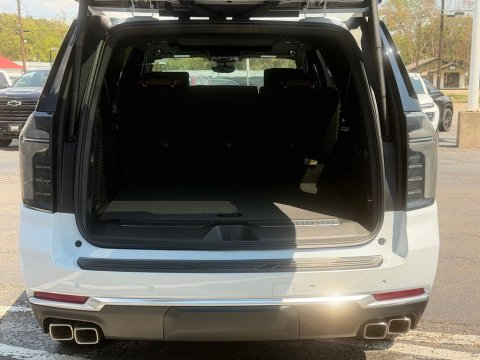 New Polar White Tricoat 2026 Chevrolet Suburban High Country 4WD - photo 8 - Stock #261330
