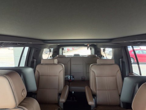 New Polar White Tricoat 2026 Chevrolet Suburban High Country 4WD - photo 27 - Stock #261330