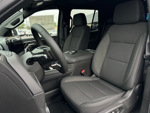 New Summit White 2026 Chevrolet Tahoe LS 4WD - photo 11 - Stock #260901