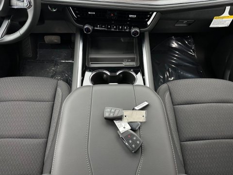 New Summit White 2026 Chevrolet Tahoe LS 4WD - photo 19 - Stock #260901