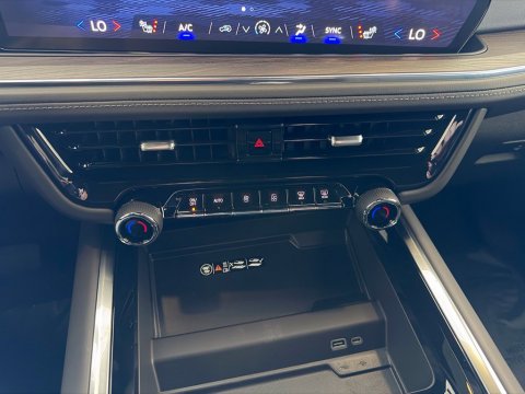 New Black 2027 Chevrolet Tahoe Z71 4WD - photo 26 - Stock #270052