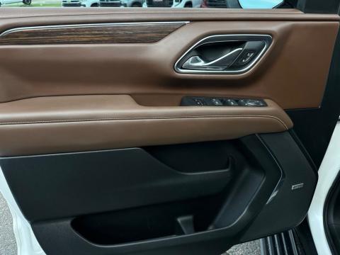 Pre-Owned Iridescent Pearl Tricoat 2023 Chevrolet Tahoe High Country RWD - photo 12 - Stock #260690A