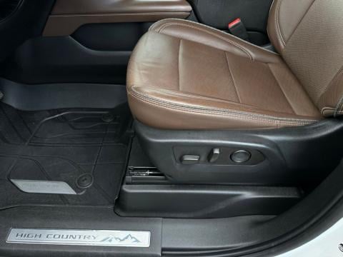 Pre-Owned Iridescent Pearl Tricoat 2023 Chevrolet Tahoe High Country RWD - photo 13 - Stock #260690A