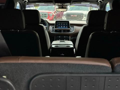 Pre-Owned Iridescent Pearl Tricoat 2023 Chevrolet Tahoe High Country RWD - photo 9 - Stock #260690A