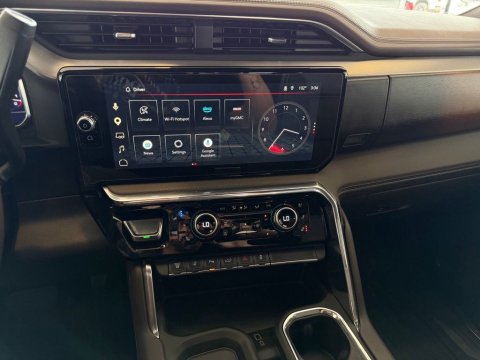 Certified Pre-Owned White Frost Tricoat 2024 GMC Sierra 3500HD Denali 4WD - photo 24 - Stock #261035A