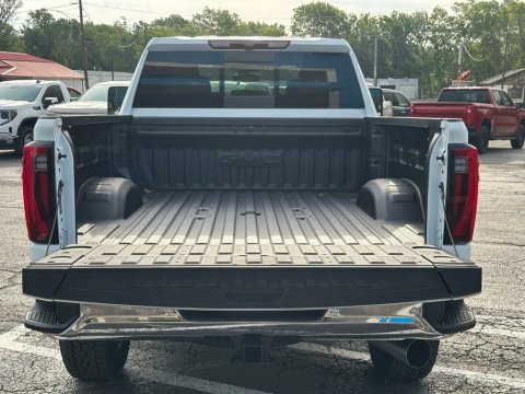 New Summit White 2026 GMC Sierra 2500HD SLT 4WD - photo 6 - Stock #260995