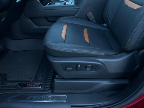 New Volcanic Red Tintcoat 2026 GMC Sierra 2500HD AT4 4WD - photo 11 - Stock #260932