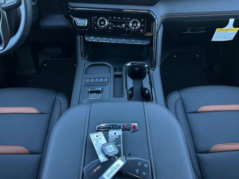 New Volcanic Red Tintcoat 2026 GMC Sierra 2500HD AT4 4WD - photo 18 - Stock #260932
