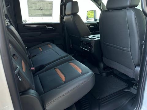 New Summit White 2026 GMC Sierra 2500HD AT4 4WD - photo 17 - Stock #260939