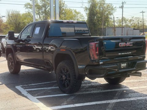 Pre-Owned Onyx Black 2025 GMC Sierra 2500HD AT4 4WD - photo 9 - Stock #261171A