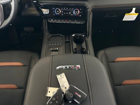 New Onyx Black 2026 GMC Sierra 2500HD AT4 4WD - photo 20 - Stock #260986