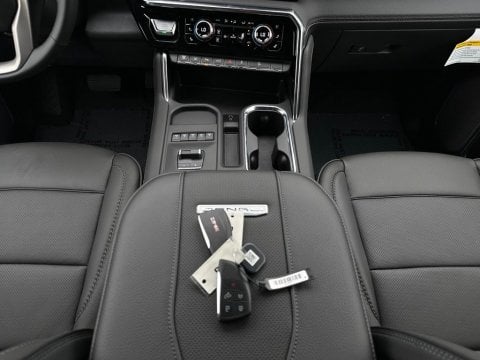 New Onyx Black 2026 GMC Sierra 2500HD Denali 4WD - photo 20 - Stock #261040