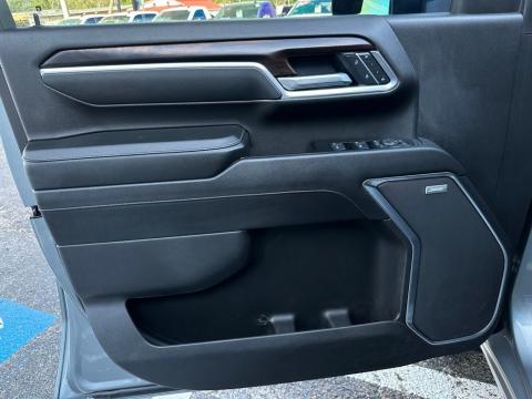 Pre-Owned Sterling Metallic 2025 GMC Sierra 3500HD SLT 4WD - photo 11 - Stock #A1034