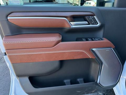 New Glacier White Tricoat 2026 GMC Sierra 2500HD Denali Ultimate 4WD - photo 10 - Stock #260896