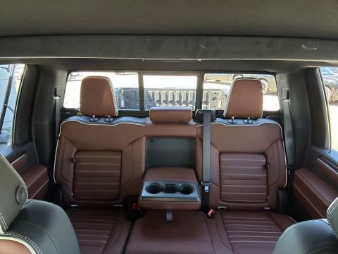 New Glacier White Tricoat 2026 GMC Sierra 2500HD Denali Ultimate 4WD - photo 25 - Stock #260896