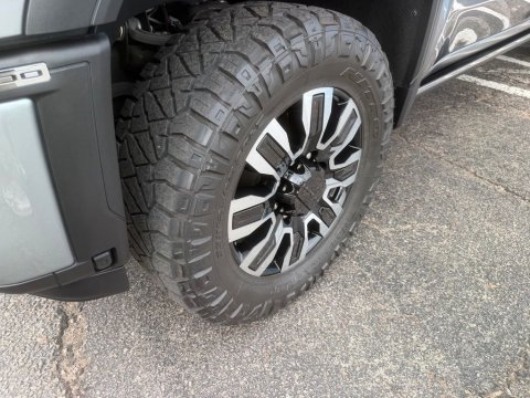 Certified Pre-Owned Sterling Metallic 2025 GMC Sierra 2500HD Denali Ultimate 4WD - photo 9 - Stock #261175A