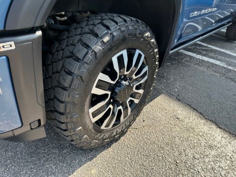 Pre-Owned Downpour Metallic 2025 GMC Sierra 2500HD Denali Ultimate 4WD - photo 9 - Stock #260896A