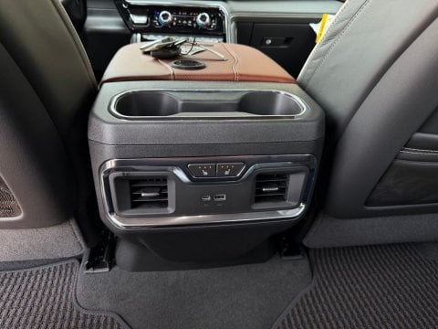 New Glacier White Tricoat 2026 GMC Sierra 2500HD Denali Ultimate 4WD - photo 21 - Stock #261168
