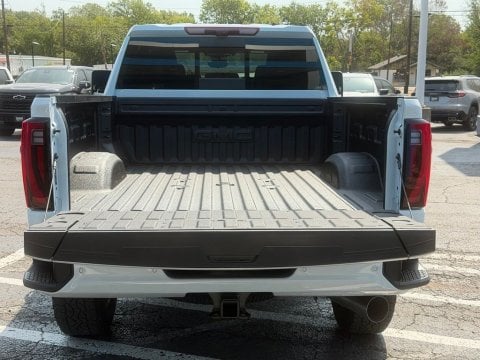 New Glacier White Tricoat 2026 GMC Sierra 2500HD Denali Ultimate 4WD - photo 6 - Stock #261168