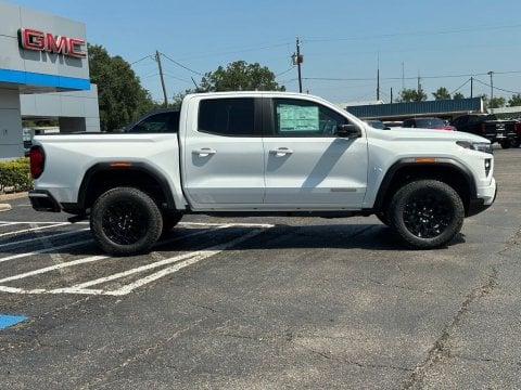 New Summit White 2026 GMC Canyon Elevation RWD - photo 4 - Stock #261163