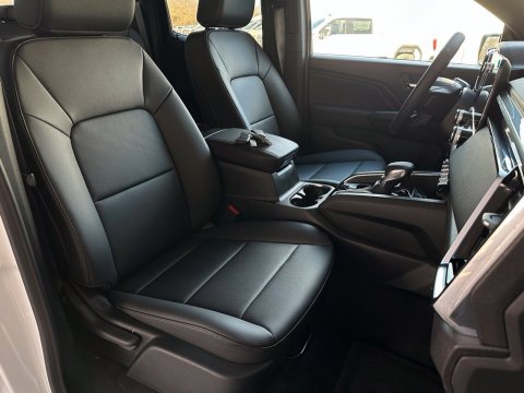 New Summit White 2026 GMC Canyon Elevation RWD - photo 17 - Stock #260533