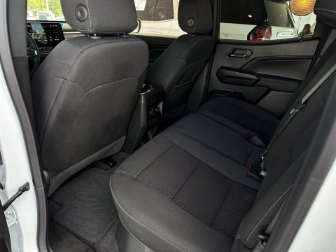 New Summit White 2026 GMC Canyon Elevation RWD - photo 15 - Stock #260496