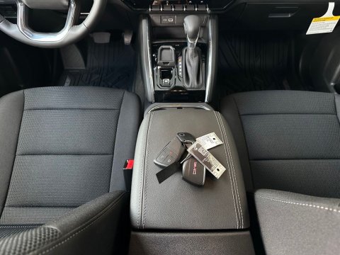 New Summit White 2026 GMC Canyon Elevation RWD - photo 20 - Stock #261022