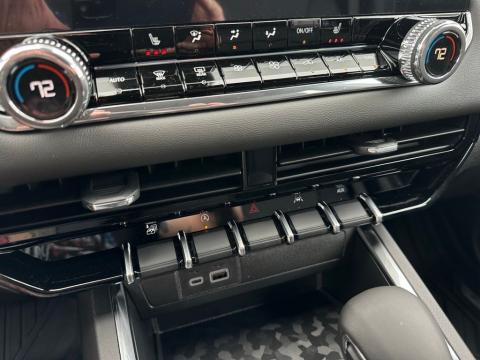 New Onyx Black 2026 GMC Canyon Elevation 4WD - photo 24 - Stock #260950