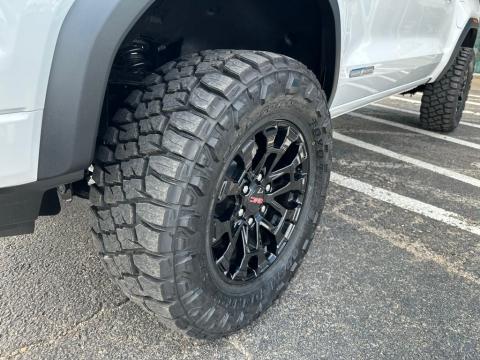 New Summit White 2026 GMC Canyon Elevation 4WD - photo 9 - Stock #260742