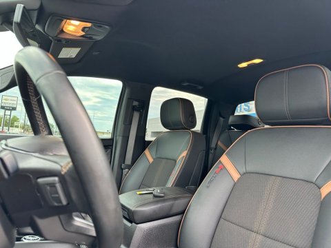 Pre-Owned Summit White 2025 GMC Canyon AT4 4WD - photo 14 - Stock #260373A