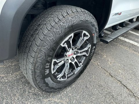 Pre-Owned Summit White 2025 GMC Canyon AT4 4WD - photo 9 - Stock #260373A