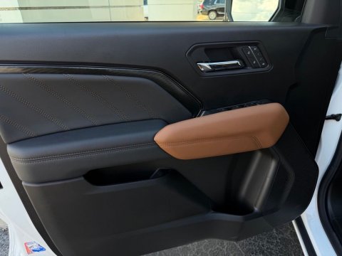 2026 GMC Canyon AT4 - Photo 9