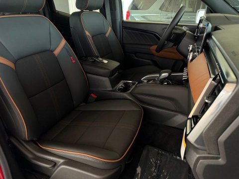 New Volcanic Red Tintcoat 2026 GMC Canyon AT4 4WD - photo 16 - Stock #261288